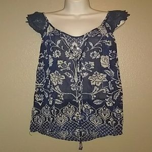 Nice blue blouse has a tie on top